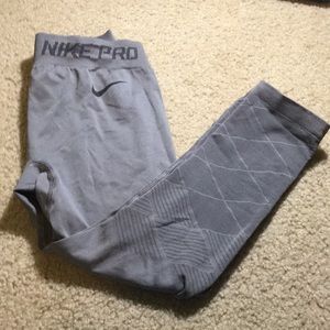 Nike Pro Grey Capri tights